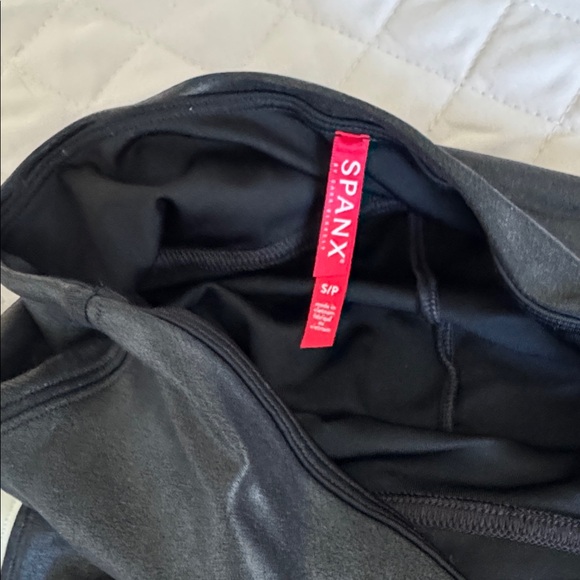 Spanx Faux Leather Stripe Leggings Women’s Very Black Hidden Shaping SMALL - Picture 5 of 5